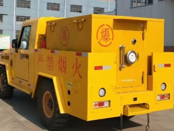 西固凯龙爆破器材运输车：保障爆破任务的安全运行