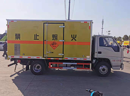 西固爆破器材运输车技术升级与安全合规新趋势